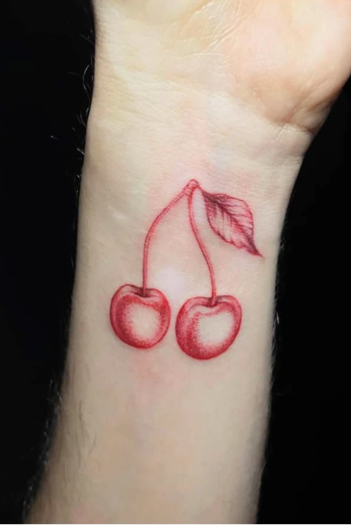 Foto Tattoo Piercing Dermo Seabird microrealistico